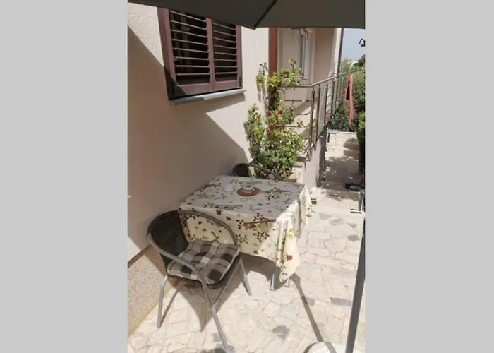 And Cosy In Πούλα